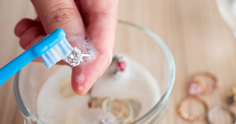 Cleaning Jewelry with Aluminum Foil